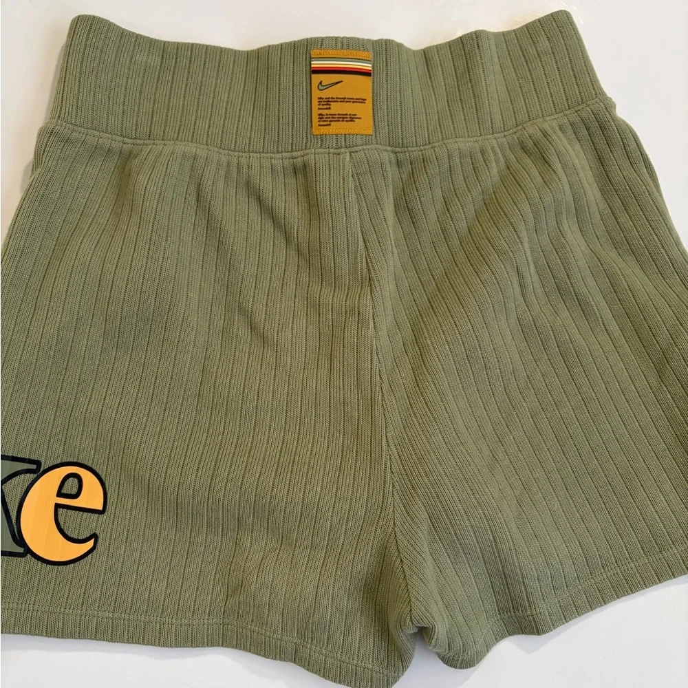 Nike Sportswear Women's Ribbed Fleece Shorts Olive Green Size Small - Picture 2 of 6